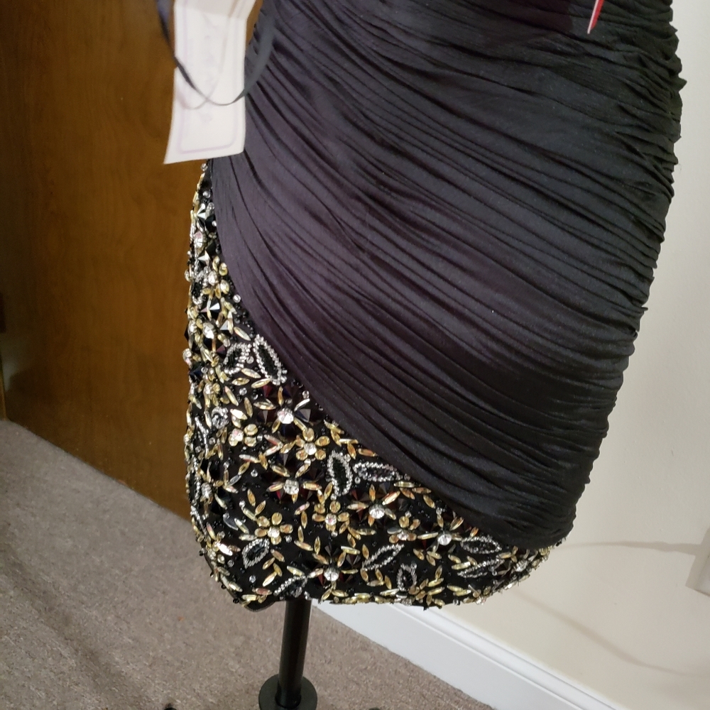 Dress - Picture 3 of 3